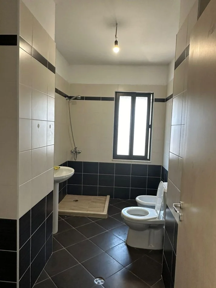 Tirane, shitet apartament 2+1+Ballkon Kati 6, 134 m² 134.000 € (Bulevardi migjeni, Astir)