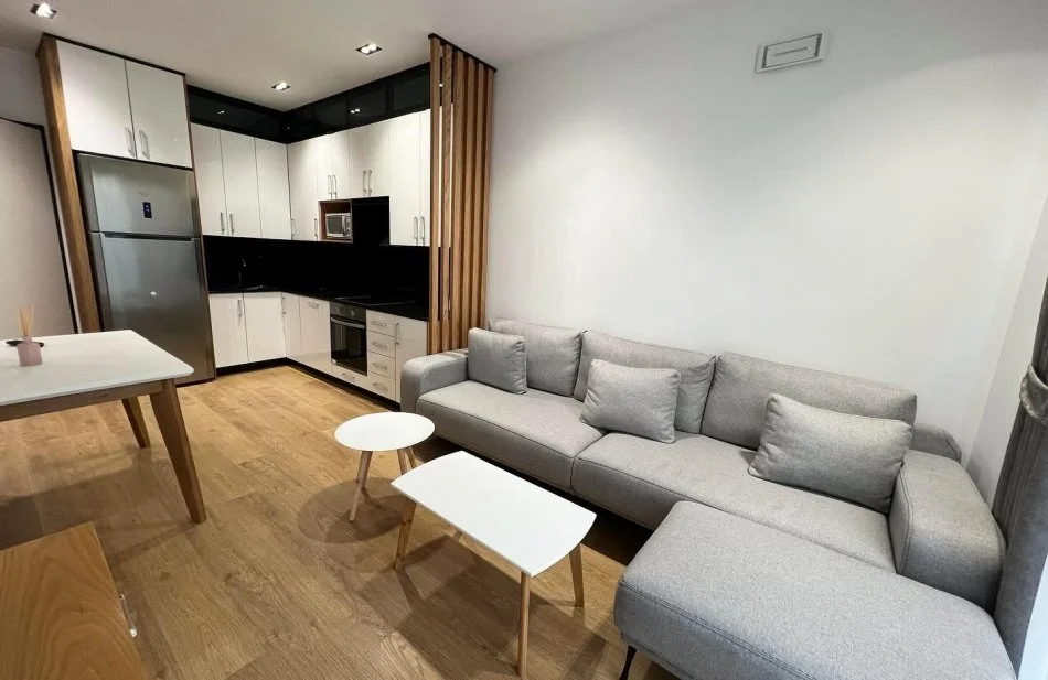 Tirane, jepet me qera apartament 1+1+Ballkon Kati 1, 65 m² 550 € (TEG)