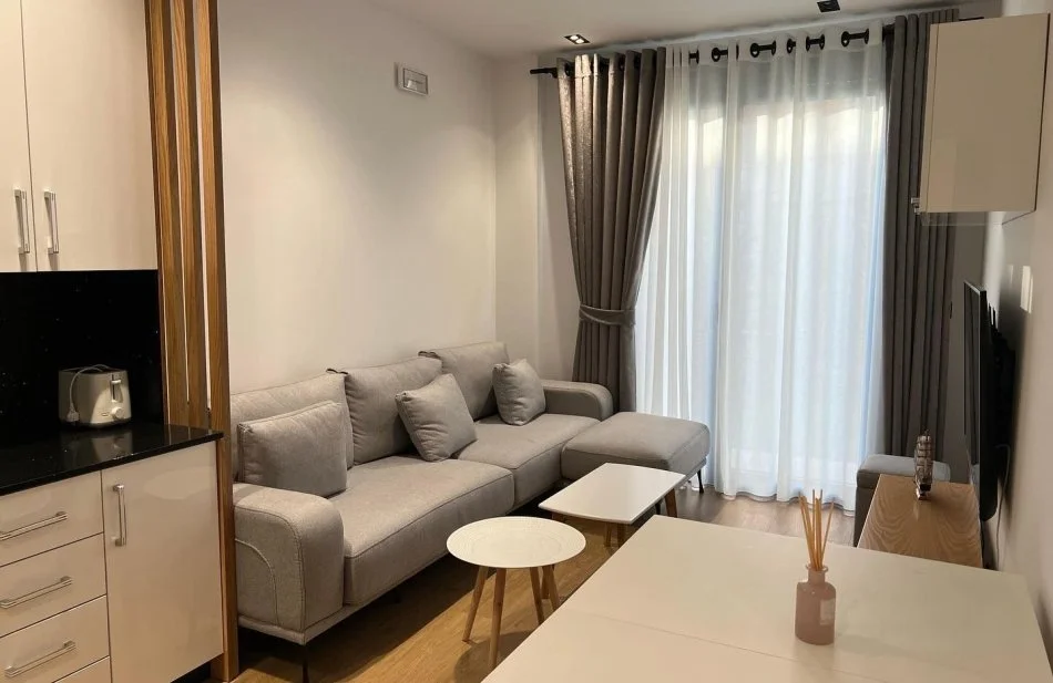 Tirane, jepet me qera apartament 1+1+Ballkon Kati 1, 65 m² 550 € (TEG)