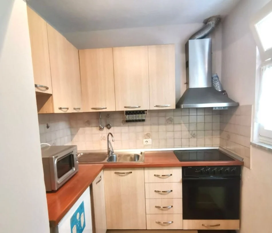 SHITET: 1+1 **Super Cmim** ( 📍 Rr. Kosovareve - Liqeni ) kati 1, --- i Mobiluar & Izolim i Ri ** MUNDESI INVESTIMI ****130.000€ 💫