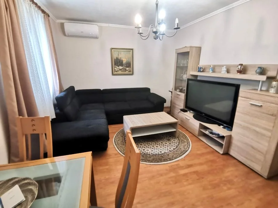 SHITET: 1+1 **Super Cmim** ( 📍 Rr. Kosovareve - Liqeni ) kati 1, --- i Mobiluar & Izolim i Ri ** MUNDESI INVESTIMI ****130.000€ 💫