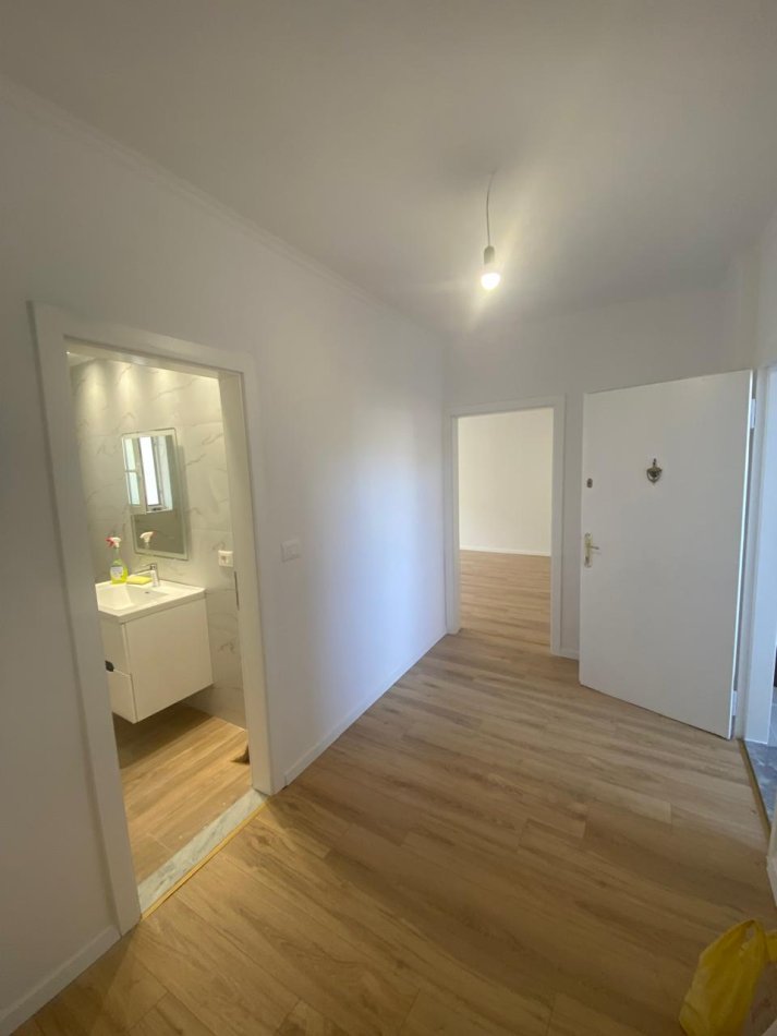 Tirane, shitet apartament 1+1+Ballkon Kati 1, 56 m² 80.000 € (Ali Demi) TT 941