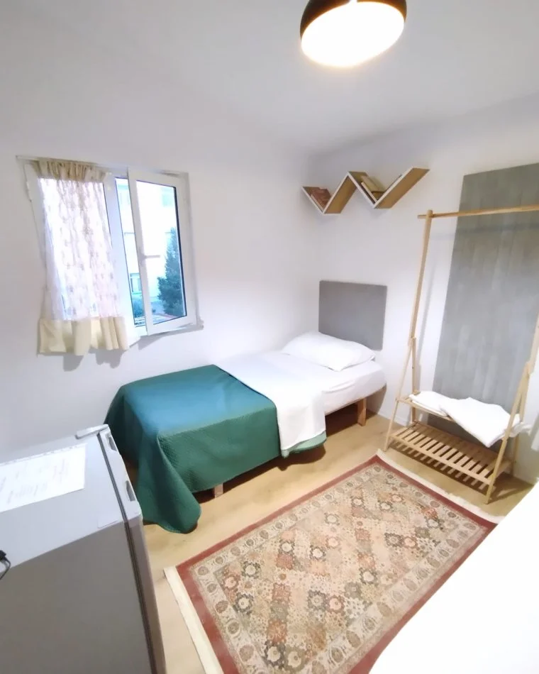 Dhoma me qera ditore