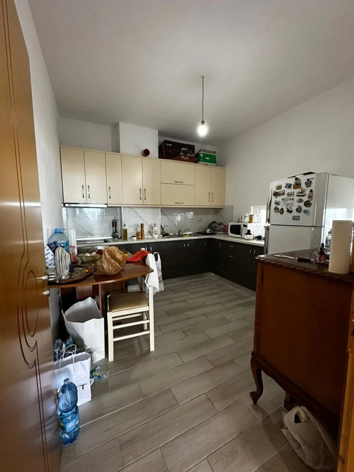 Tirane, shitet apartament 2+1 Kati 2, 129 m² 185.000 € (Kopshti Botanik)