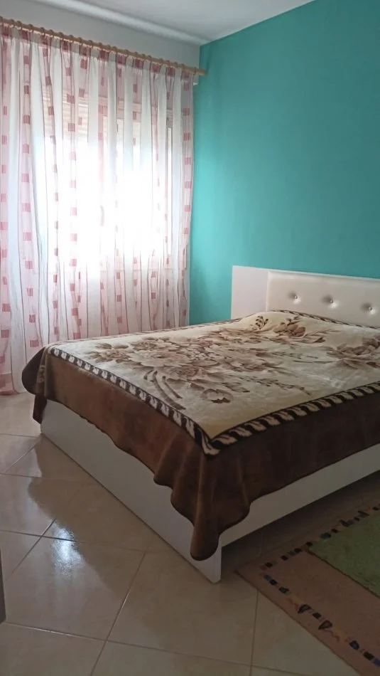 Vlore, jepet me qera apartament 2+1+Ballkon Kati 4, 76 m² 400 € (LUNGOMARE)