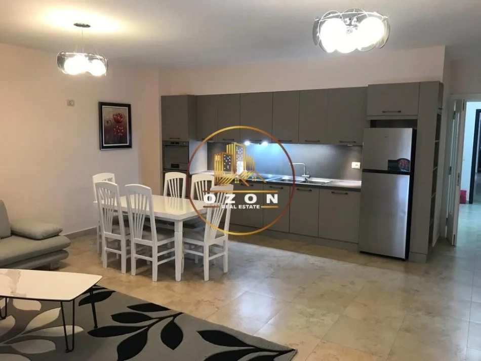 Apartament 2+1+2 për Qira tek Kodra e Diellit 700 €!