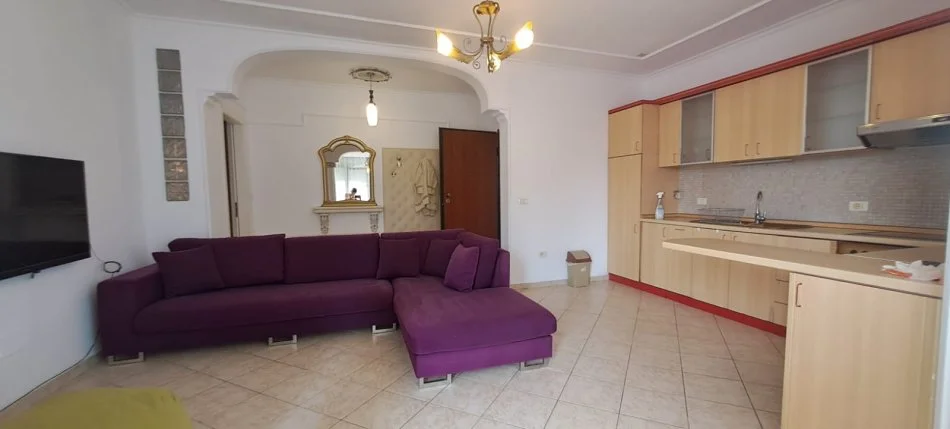Tirane, jepet me qera apartament 2+1 Kati 8, 87 m² 650 € (Rruga e Kavajes)