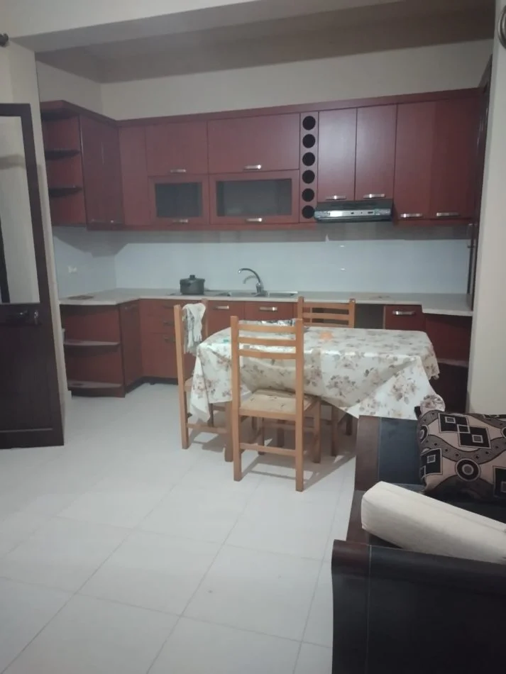 Tirane, jepet me qera Vile 2+1 Kati 2, 90 m² 400 € (kodra diellit)