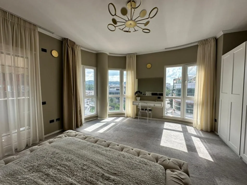 Tirane, jepet me qera apartament 2+1 Kati 4, 120 m² 2.000 € (Prane Coin)