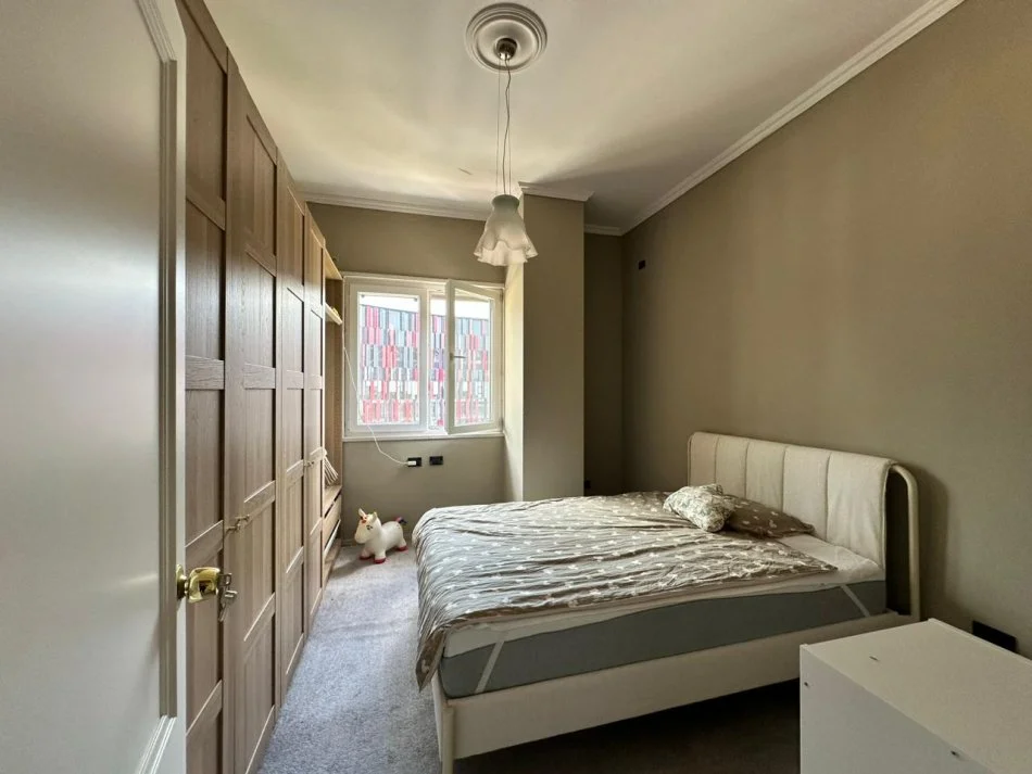 Tirane, jepet me qera apartament 2+1 Kati 4, 120 m² 2.000 € (Prane Coin)