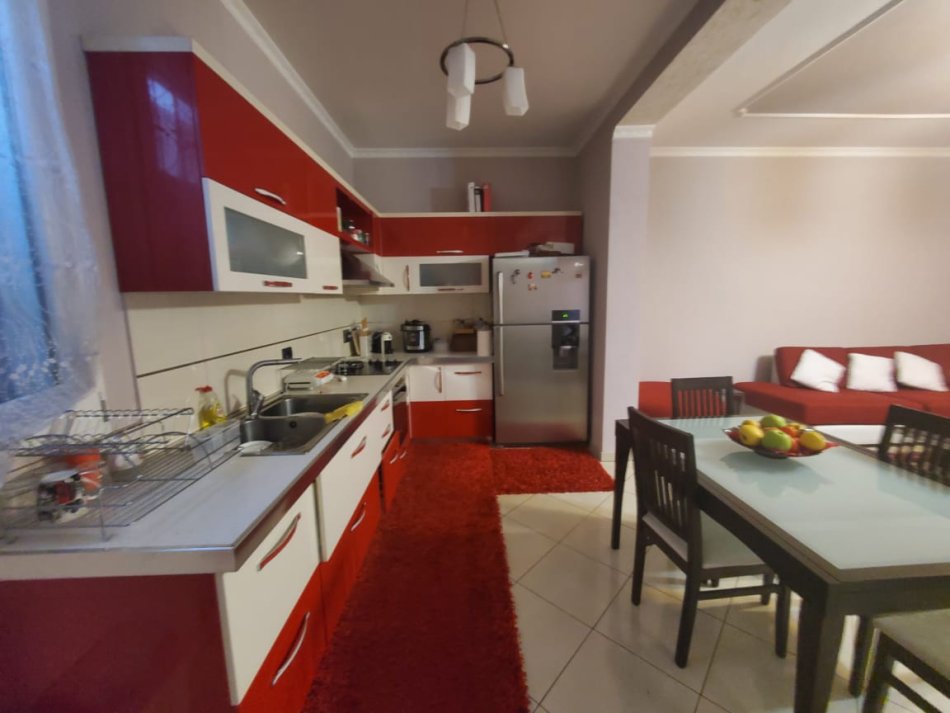Tirane, shitet apartament 4+1+Ballkon Kati 2, 140 m² 280.000 € (sauk)