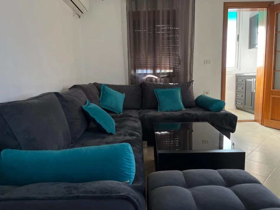 Tirane, shitet apartament 1+1 Kati 5, 50 m² 90.000 € (Brryl)