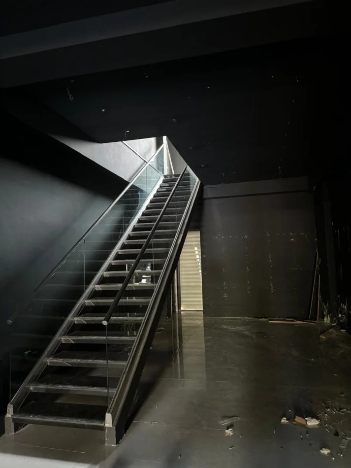 Tirane, jepet me qera dyqan Kati 0, 260 m² 7.000 € (bllok)