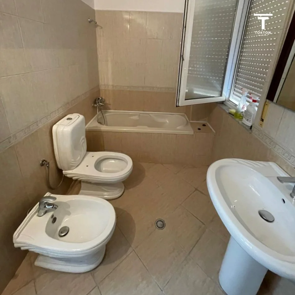 Tirane, jepet me qera 1+1 Kati 3, 72 m² 500 €  Rruga, Muharrem butko .