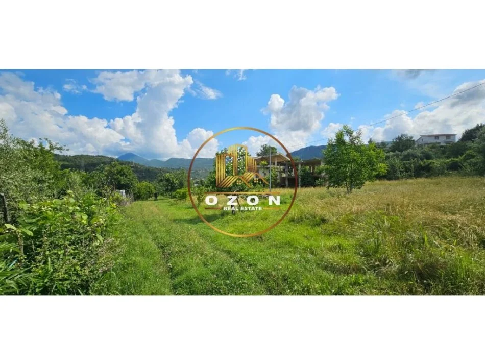 Shitet Shtëpi 3-katëshe me Truall në Ibën e Poshtme!