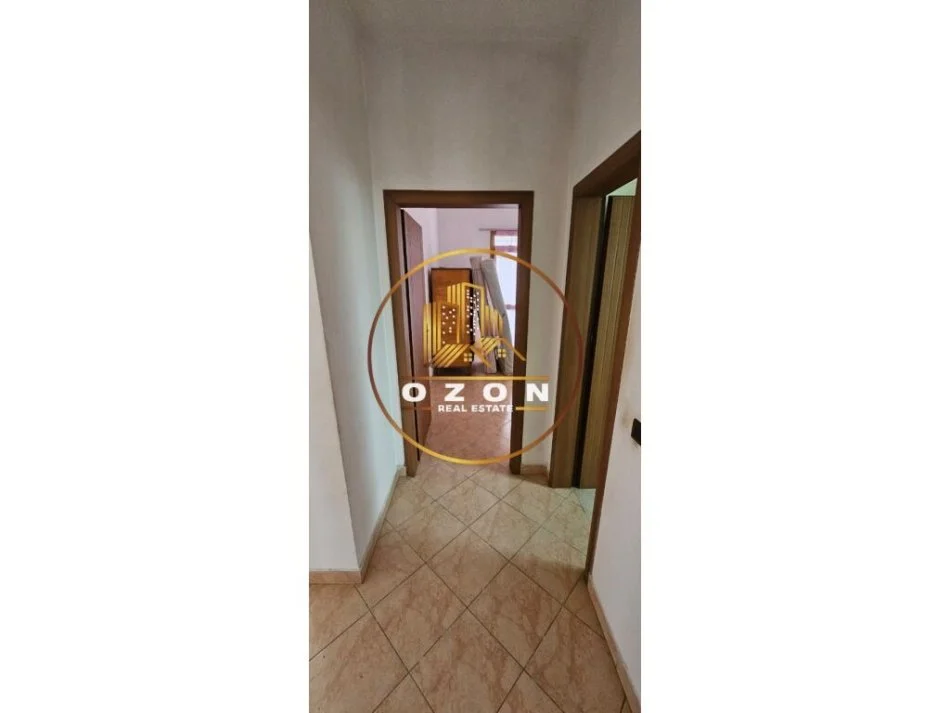 Shitet Shtëpi 3-katëshe me Truall në Ibën e Poshtme!