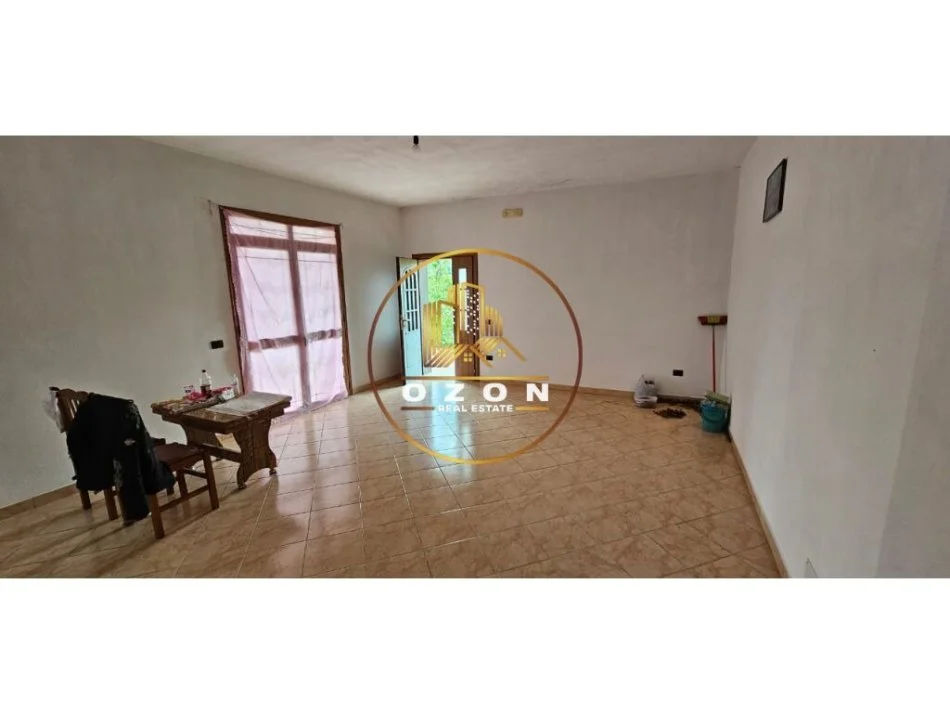 Shitet Shtëpi 3-katëshe me Truall në Ibën e Poshtme!