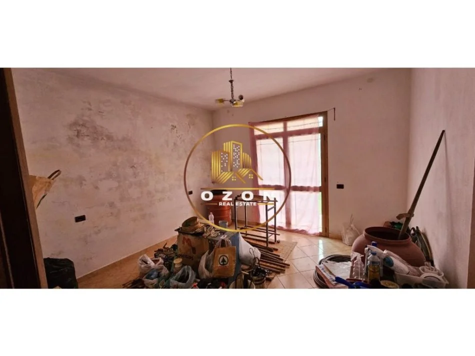 Shitet Shtëpi 3-katëshe me Truall në Ibën e Poshtme!