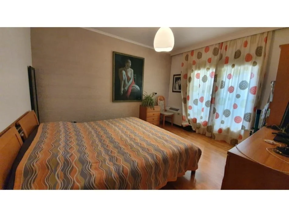 Tirane, jepet me qera apartament 3+1+Ballkon Kati 8, 143 m² 900 € (Rr Elbasanit)
