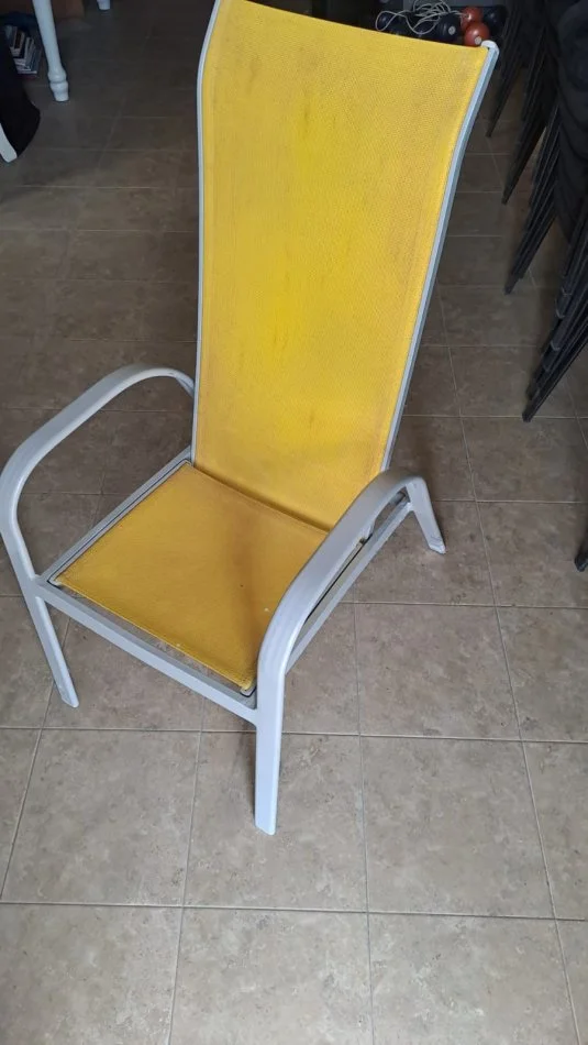 Tirane, shes Shezlonge per plazh 4 cope 30 € copa