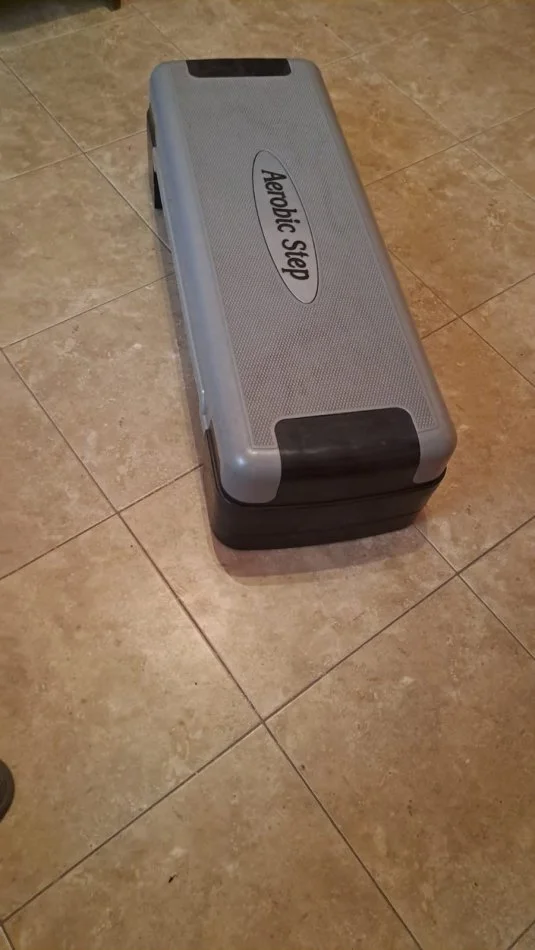 Tirane, shes Stepa per aerobi 12 cope 5500 lek copa