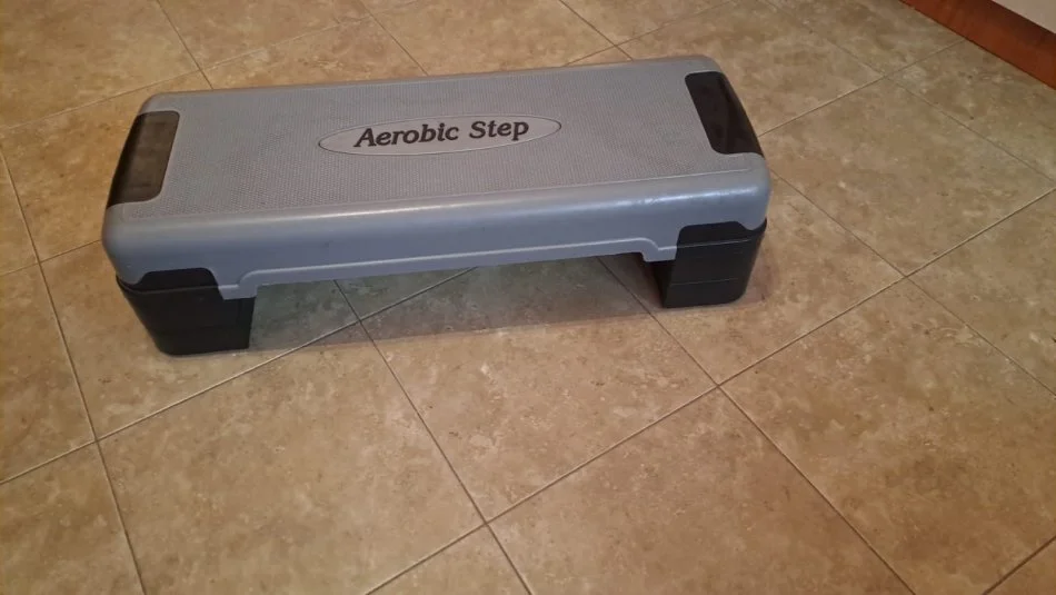 Tirane, shes Stepa per aerobi 12 cope 5500 lek copa