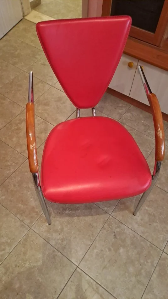 Tirane, shes Karrike zyre 2000 lek