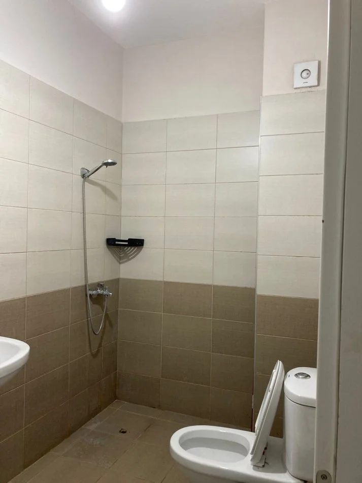 Tirane, jepet me qera 2+1 Kati 1, 130 m² 500 € (Astir)