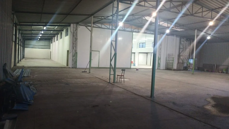 Tirane, jepet me qera magazine Kati 0, 1.400 m² 6.000 € (Autostrada Tr-Dr)