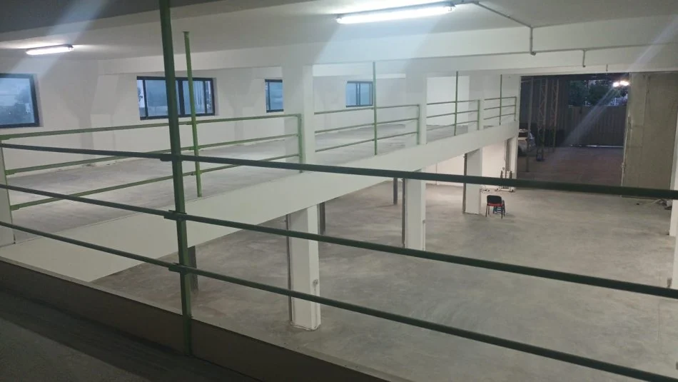 Tirane, jepet me qera magazine Kati 0, 1.400 m² 6.000 € (Autostrada Tr-Dr)