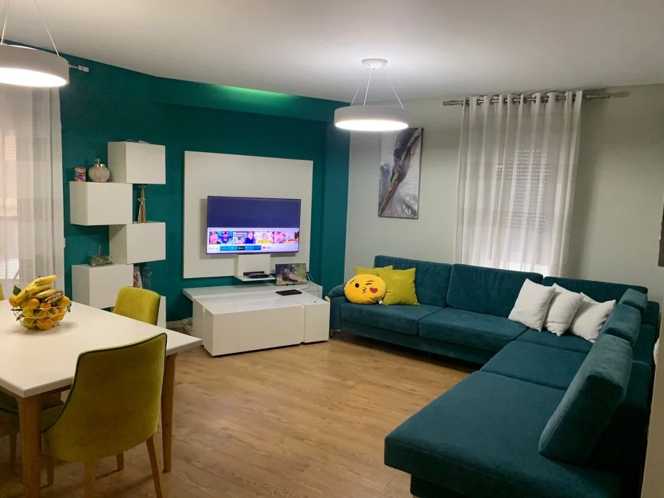 Tirane, jepet me qera apartament 2+1 Kati 5, 115 m² 800 € (Kompleks Kontakt te 21 Dhjetori)