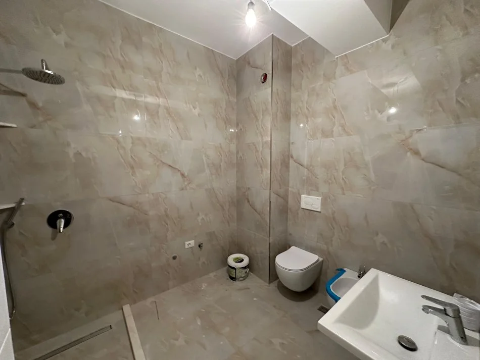 Tirane, shitet apartament 2+1+Ballkon Kati 2, 101 m² 192.000 € (Rruga e Dibres)