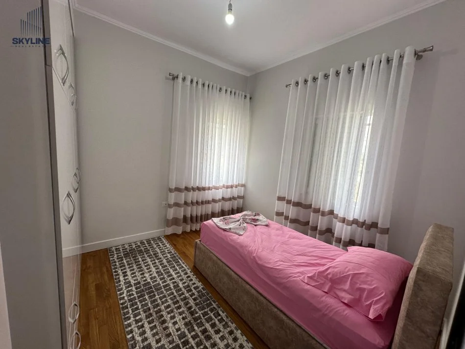 Tirane, jepet me qera apartament 3+1+Ballkon Kati 3,  (rruga peti)