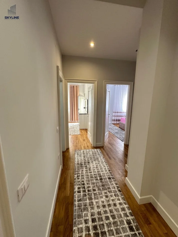 Tirane, jepet me qera apartament 3+1+Ballkon Kati 3,  (rruga peti)