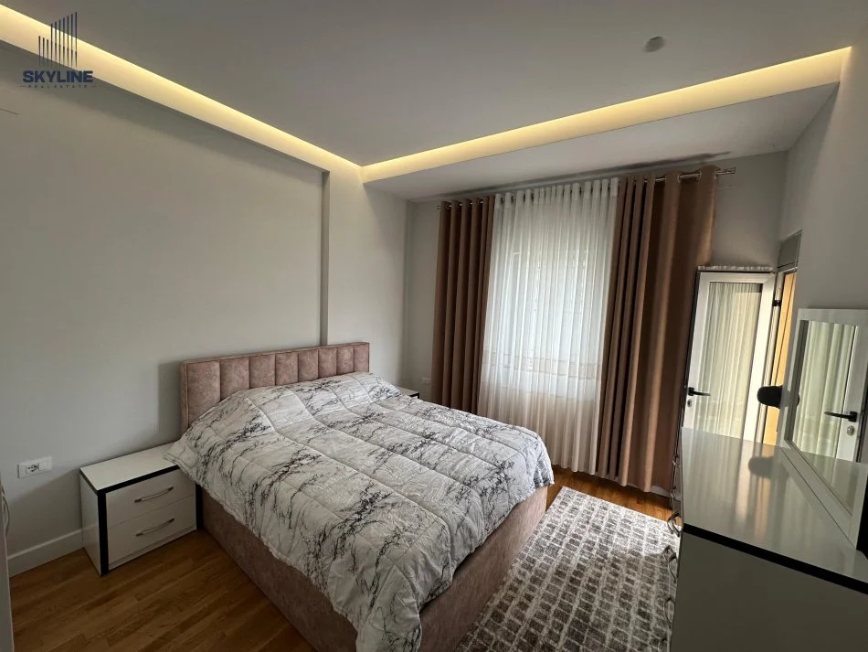 Tirane, jepet me qera apartament 3+1+Ballkon Kati 3,  (rruga peti)
