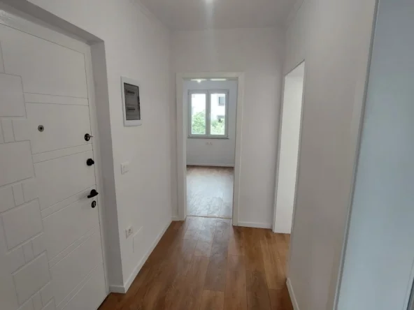 Tirane, shitet apartament 2+1+Ballkon Kati 3, 128.000 € (Unaza)