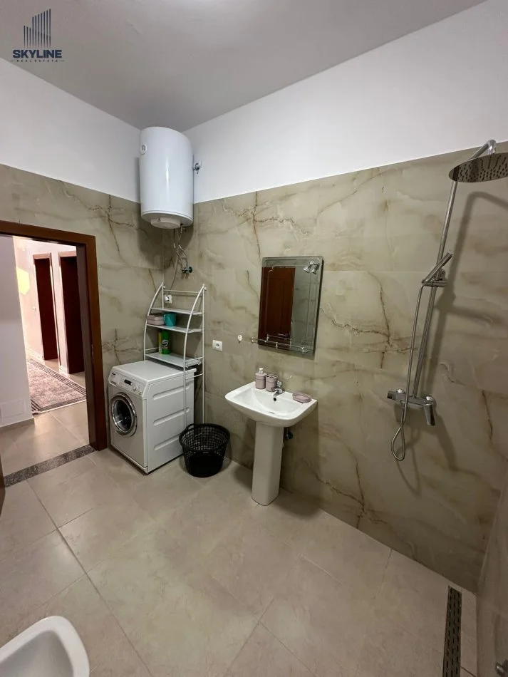 Tirane, jepet me qera apartament 1+1 Kati 3, 350 € (tahsim shehu)