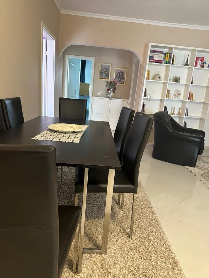 Tirane, jap me qera apartament 3+1+Ballkon Kati 3, 130 m² 1.000 € (rruga kavajes)