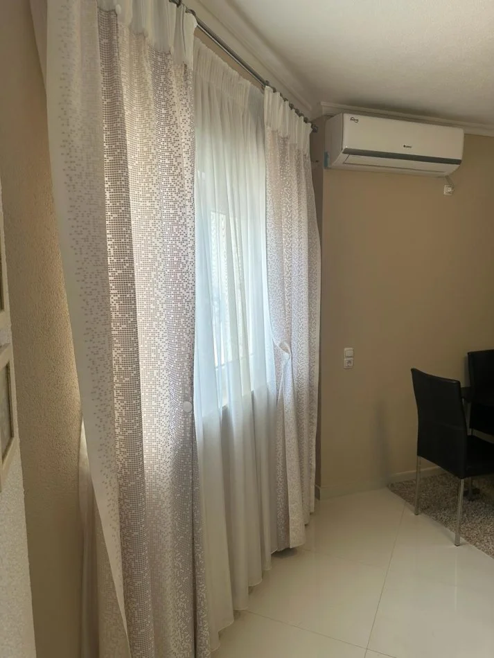 Tirane, jap me qera apartament 3+1+Ballkon Kati 3, 130 m² 1.000 € (rruga kavajes)