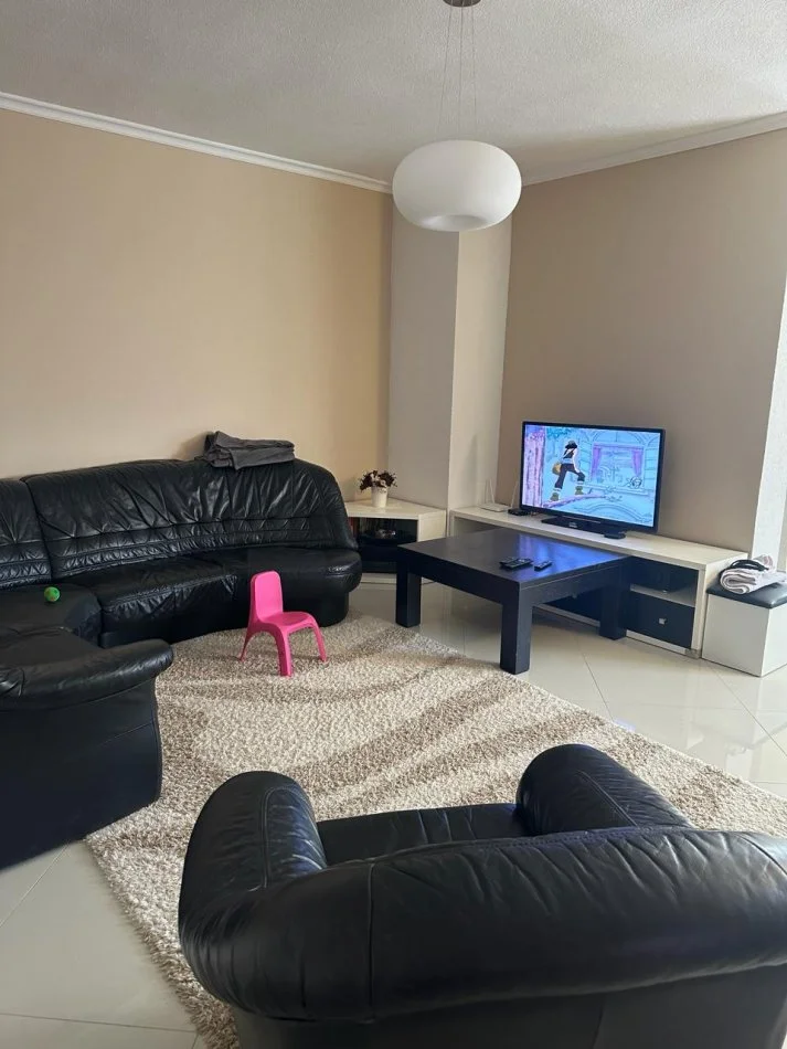 Tirane, jap me qera apartament 3+1+Ballkon Kati 3, 130 m² 1.000 € (rruga kavajes)