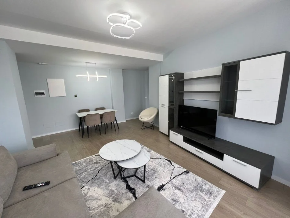 Tirane, jepet me qera apartament 1+1 Kati 4, 88 m² 1100 € (Lake View)