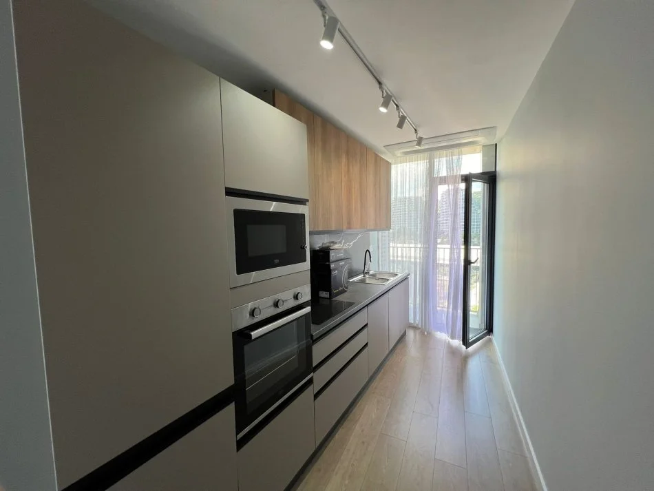 Tirane, jepet me qera apartament 1+1 Kati 4, 88 m² 1100 € (Lake View)
