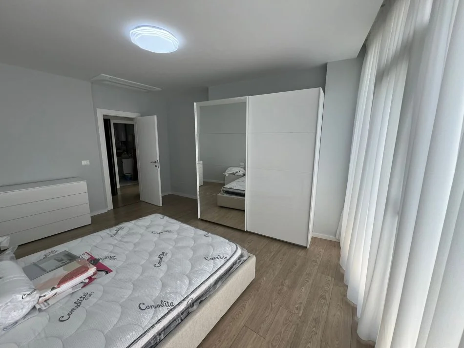 Tirane, jepet me qera apartament 1+1+Ballkon Kati 4, 98 m² 1.000 € (Lake View Rr Kosovareve)