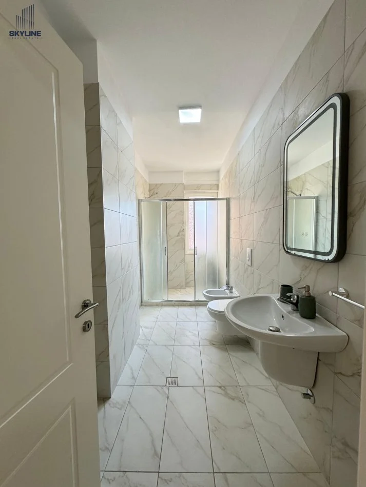 Tirane, jepet me qera apartament 2+1+2+P,  Kompleksi Sima Com Astir