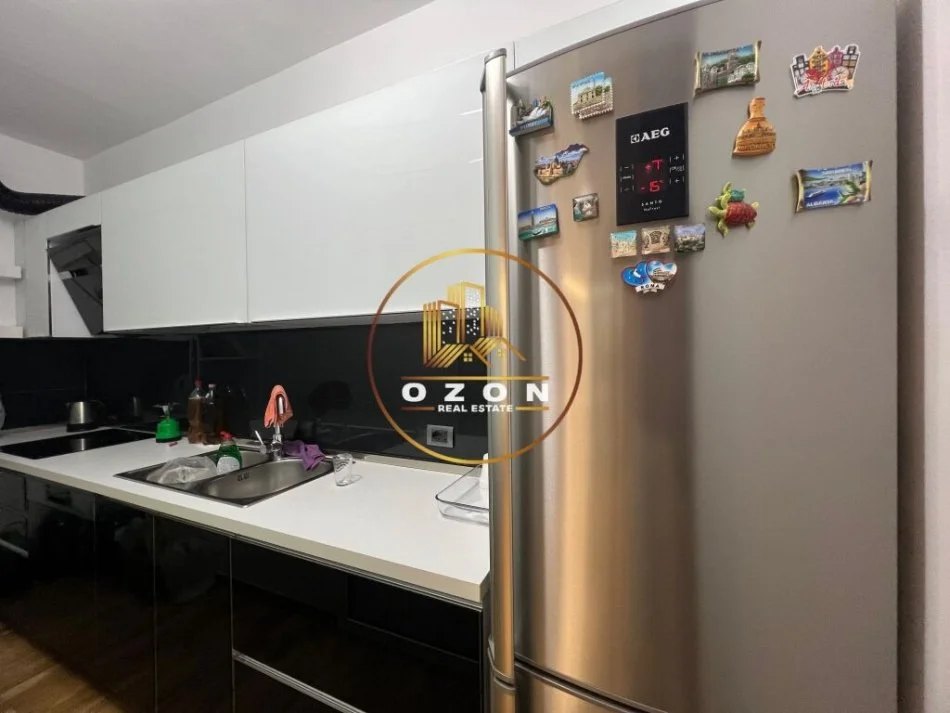 Ambient Biznesi Modern me qira pranë Gjykatës së Rrethit, Ish-Ekspozita në Qira 1050 €!