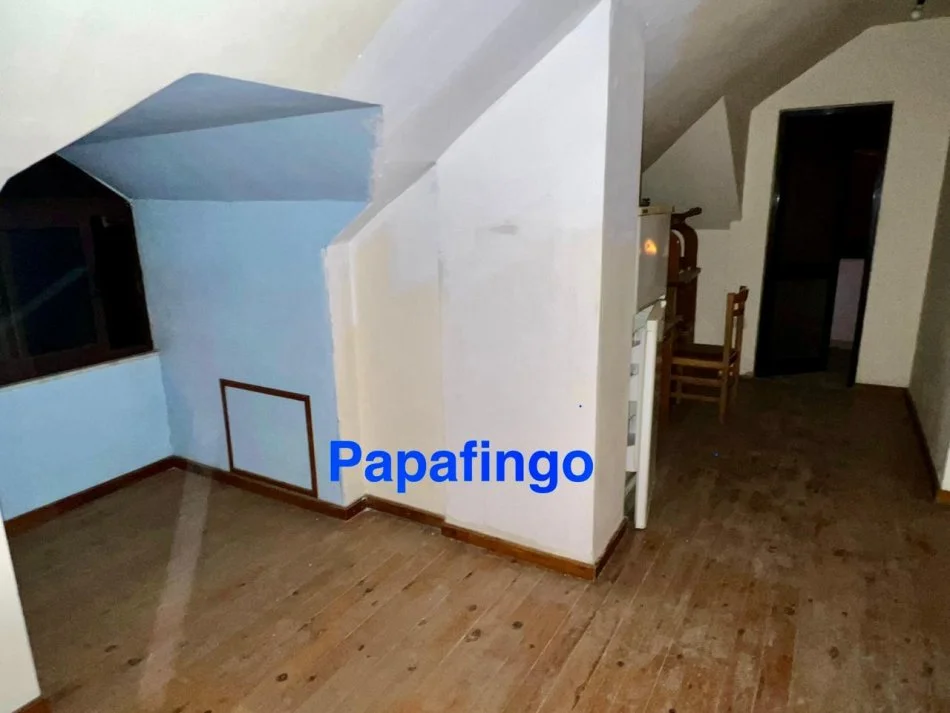 Tirane, jepet me qera apartament 4+1 Kati 3, 140 m² 500 € (rruga Haxhi Hysen Dalliu)