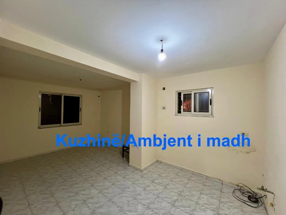 Tirane, jepet me qera apartament 4+1 Kati 3, 140 m² 500 € (rruga Haxhi Hysen Dalliu)