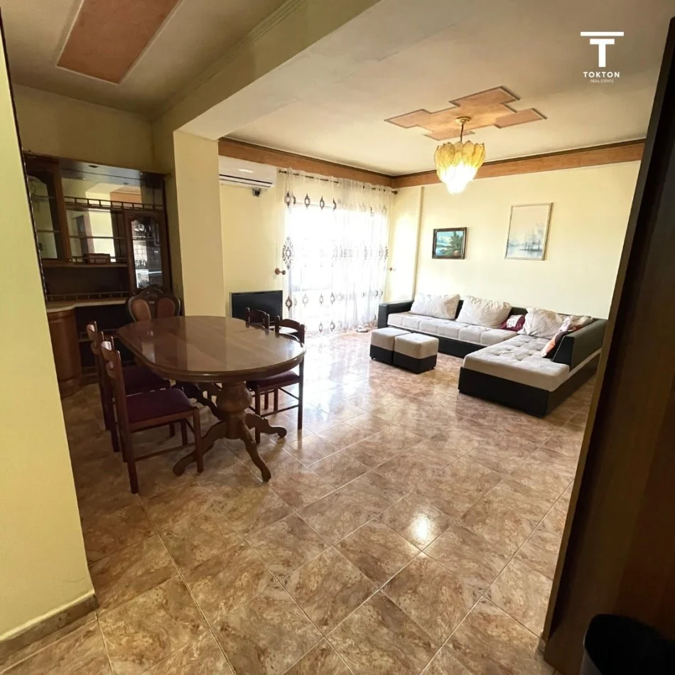 Tirane, jepet me qera apartament 3+1+Ballkon Kati 11, 124 m² 650 € Rr kavajes (him kolli)