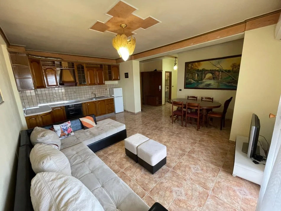 JEPET ME QIRA, APARTAMENT 3+1+2, RRUGA HIM KOLLI, TIRANË, 650 EURO/MUAJ