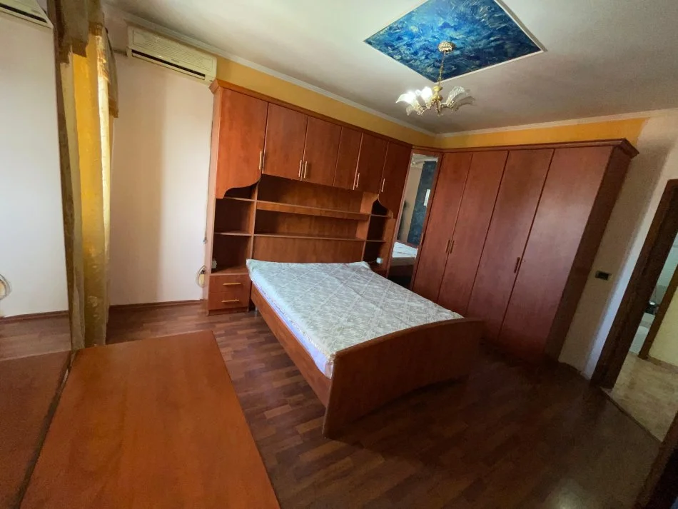 JEPET ME QIRA, APARTAMENT 3+1+2, RRUGA HIM KOLLI, TIRANË, 650 EURO/MUAJ
